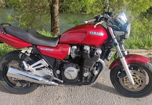 Yamaha XJR 1200 muito estimada