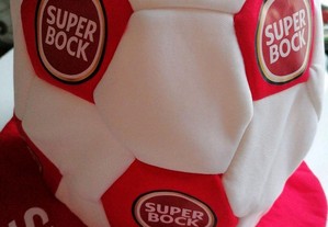 Chapéu bola com publicidade da cerveja Super Bock