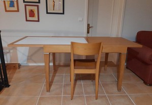 Mesa de cozinha extensivel com quatro cadeiras