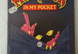 Caderneta de cromos vazia Monster in My Pocket (inclui o brinde da caixa para montar)