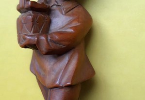Boneco figura em madeira nobre