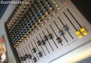 Mesa de Mixamgem SOUNDCRAFT Spirit E12
