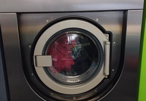 Máquina de lavar industrial 13kg - Miele