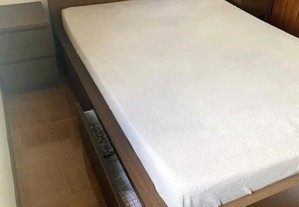 QUARTO CASAL COMPLETO: cama com gavetas + mesas de cabeceira + cómoda