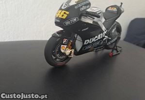 Mota Miniatura Ducati vr46 epoca 2012