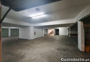 Garagem fechada para dois carros