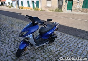 Scooter keeway 125cc em muito bom estado geral