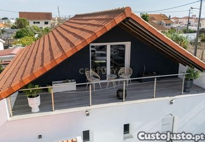 Moradia com piscina - Charneca da Caparica