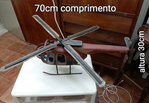 Helicóptero em metal e madeira antigo