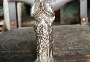 estatueta pequena antiga em metal , nao e prata