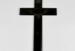 Cruz em pau-santo escurecido