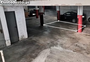Lugar de Garagem no centro de Guimares