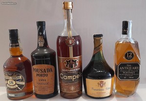 Garrafas de Vinho do Porto, Aguardente e Whisky antigas