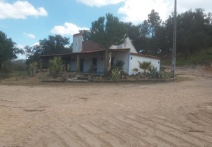Quinta / Moradia / Casa rústica, com terreno, em Carapuções, Santana do Mato, Coruche