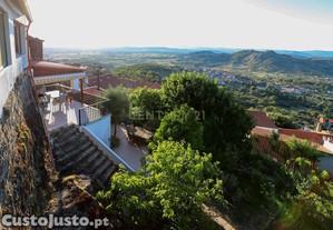 Moradia T4+2 na Aldeia Histrica de Monsanto