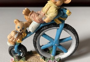 Figura Decorativa - Ursinhos e Bicicleta
