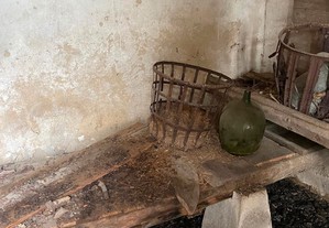 cesto antigo em ferro