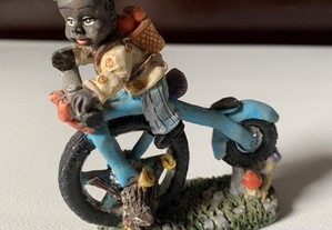 Figura Decorativa - Menino e Bicicleta