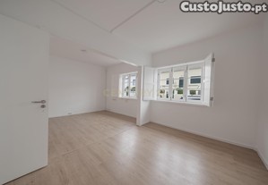 Apartamento Rs do Cho Renovado no Centro Histrico de Angra do Herosmo