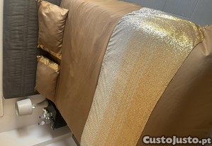 Colcha para cama de casal com almofadas