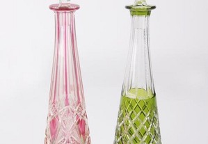 Duas garrafas em cristal bicolor