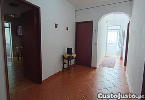 Trs Quartos disponiveis