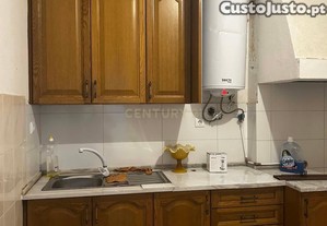 Moradia Bifamiliar T2+T2 zona Hist�rica de Samora Correia