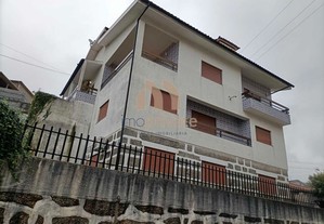 Imóvel com 3 pisos em Vilarinho, Santo Tirso
