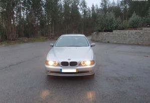 BMW 520 sedan - 01