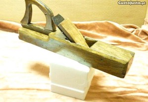 Varias ferramentas antigas que poderão servir para ornamentação