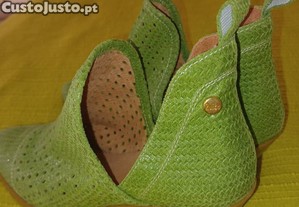Botins verdes em pele da Ruika