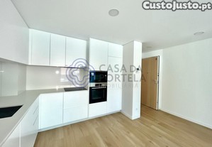 Fantstico apartamento T2 a estrear totalmente equipado, Rua Costa Cabral.