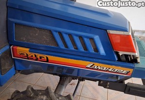 Trator ISEKI 240 Landhope + escarificador