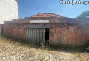 Apresentamos esta excelente oportunidade em Vinhais: dois terrenos independentes, perfeitos para quem espao, localizao estrat