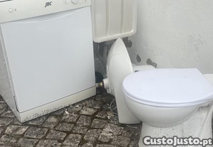 Forno, Mquina de Lavar Loia e Sanitrios  Bom Estado