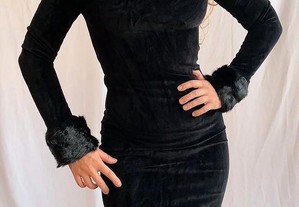 Vestido Vintage de Veludo Preto com Pelo