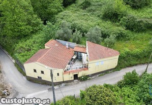 Casa de aldeia T3 em Vila Nova de 802,00 m²