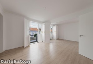 Apartamento T2 Renovado no Centro Histrico de Angra do Herosmo