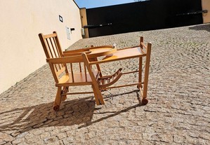 Cadeira/mesa em madeira, para bebé