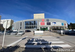 Loja com rentabilidade (6,7%) no Centro Comercial da Portela