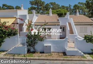 Moradia t2 totalmente renovada num condomnio privado em vilamoura, algarve