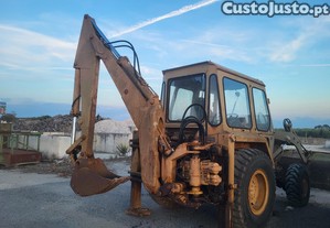 Retroescavadora Benfra Com Tração 4x4 De Torque , Motor Fiat A Trabalhar Bem , Fugas Oleo Hidraulico, Escape Conforme Fotos