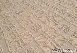Colcha em croché feita em linha perlé