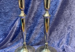 Par de candelabros casquinha inglesa ,alt,30 cm