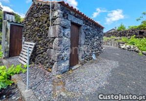 Terreno R�stico Com 1.371 M2 Com Adega Em Pedra...