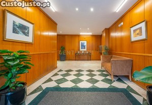Apartamento T6 de Luxo nas AV. Novas Mobilado para