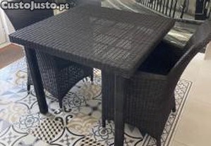 Conjunto de jardim de mesa e 2 cadeiras de vime sinttico