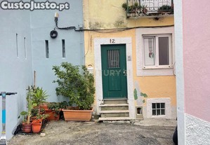Apartamento T2 na Freguesia de São Vicente, totalmente remodelado.