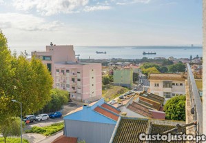 Apartamento Moderno com Vista Panormica em Setbal