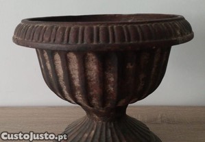Vaso decorativo em cermica, estilo romano